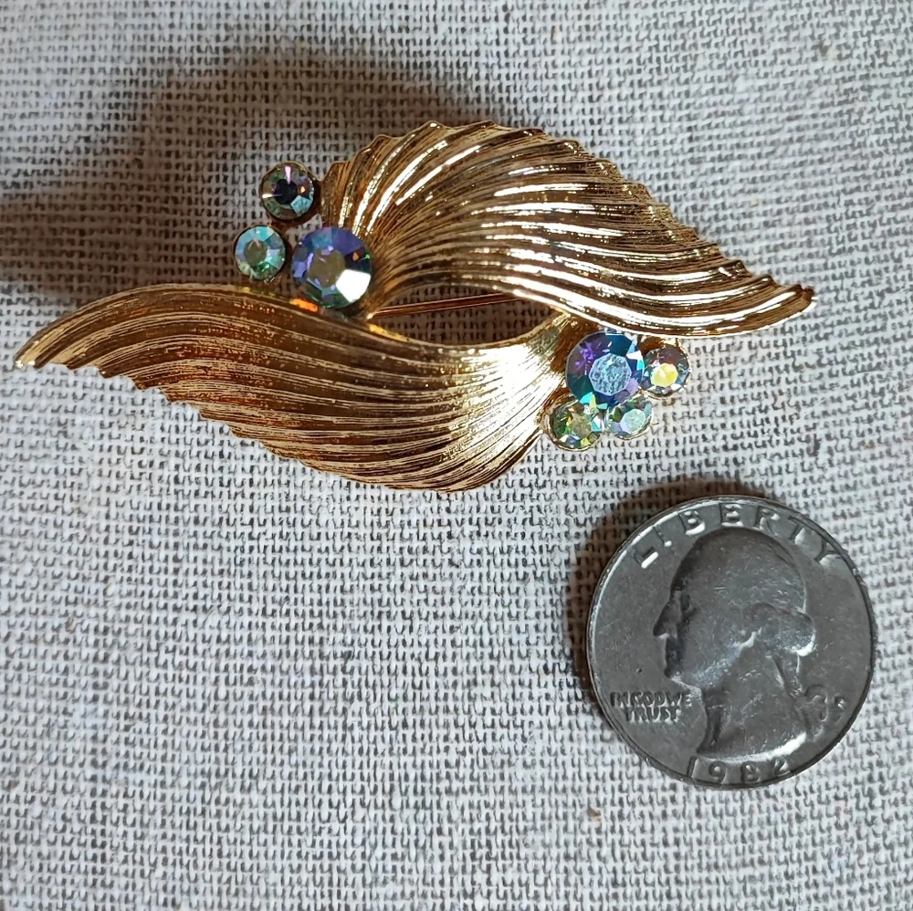 Vintage Light Blue Clear Aurora Borealis Gold Tone Rhodium Unsigned Brooch 1950s
